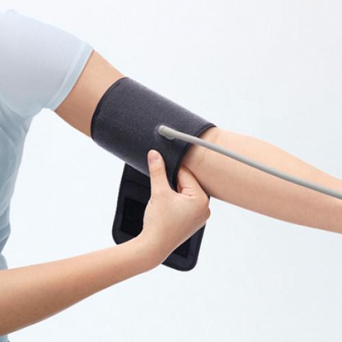 ＜オムロン＞上腕式血圧計 HCR-7202