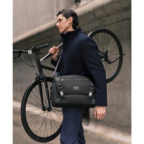 ＜TUMI＞ALPHA BRAVO 「ロードステッド」メッセンジャー / ブラック