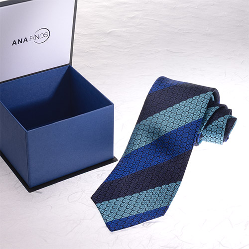 ＜ANA FINDS＞博多織　華皿三段縞柄ネクタイ　ネイビー