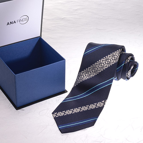 ＜ANA FINDS＞博多織　献上ストライプ柄ネクタイ　ネイビー