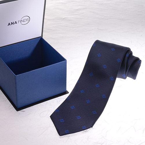 ＜ANA FINDS＞博多織　華皿小紋柄ネクタイ　ネイビー