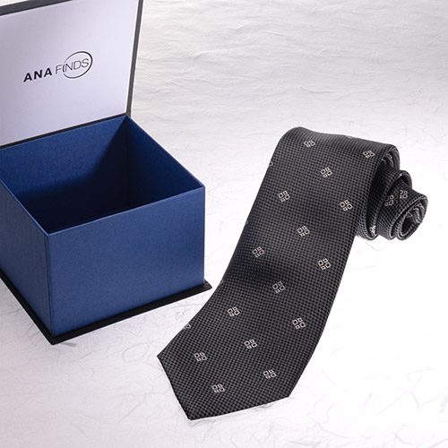 ＜ANA FINDS＞博多織　華皿小紋柄ネクタイ　グレー