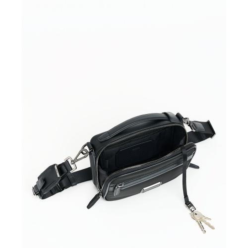 ＜TUMI＞JARVIS ミディアム・クロスボディ / ブラック