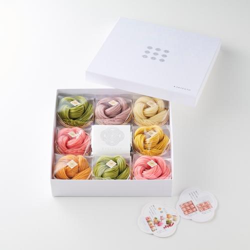 ＜KAKISATO＞花のように可愛いカラフルな手延べ素麺「絲８袋入　つゆ付」