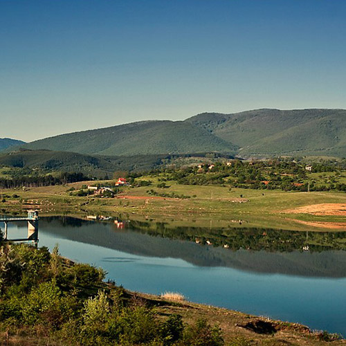 【送料込み】魅惑のブルガリアワインリュボフ赤白セット