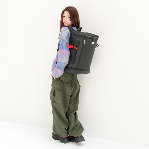 ＜newbalance＞2層式BOXリュック AC49470