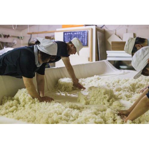 ＜千代寿虎屋＞月夜の眠り　桃猫ボトル