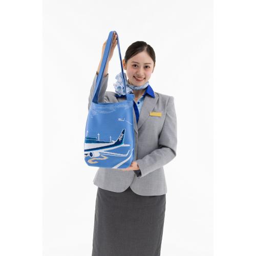 ＜ANAオリジナル＞KNT365 for ANA Fourty 駐機場モチーフニットバッグ　ブルー