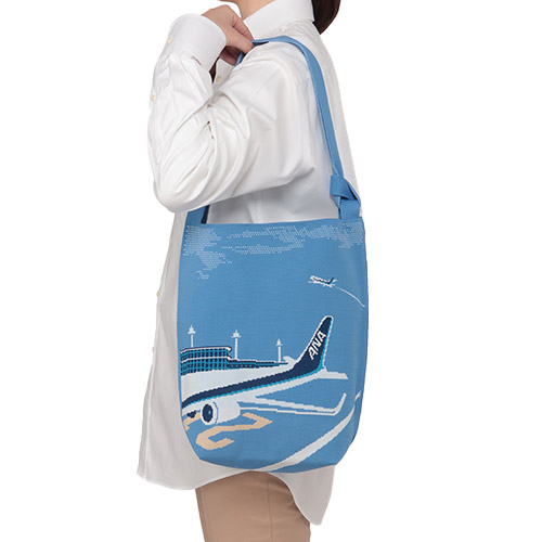 ＜ANAオリジナル＞KNT365 for ANA Fourty 駐機場モチーフニットバッグ　ブルー