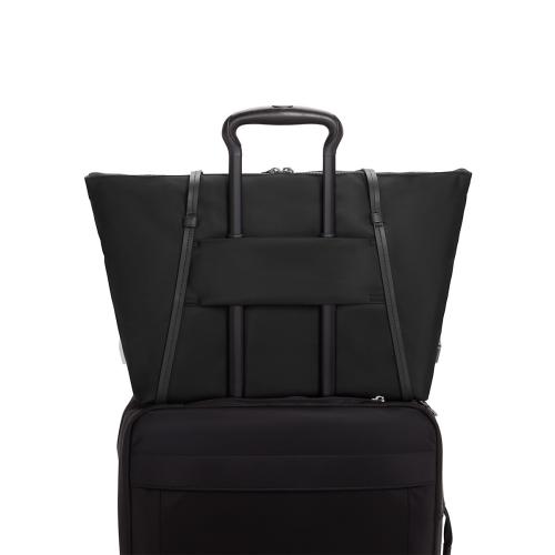 ＜TUMI＞VOYAGEUR 「キュー」TOTE  ブラック/ガンメタル