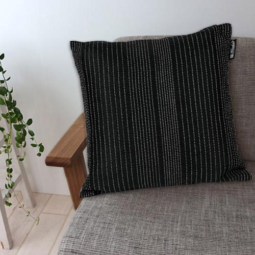 ＜クラスボルス＞クッション（中材込） Norrland Spar svart BK 45×45cm