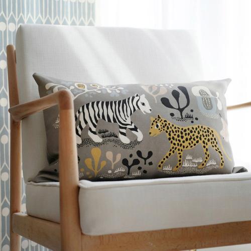 ＜リトルファント＞クッション(中材込) 40×60cm　Brilla/Tiger　グレー