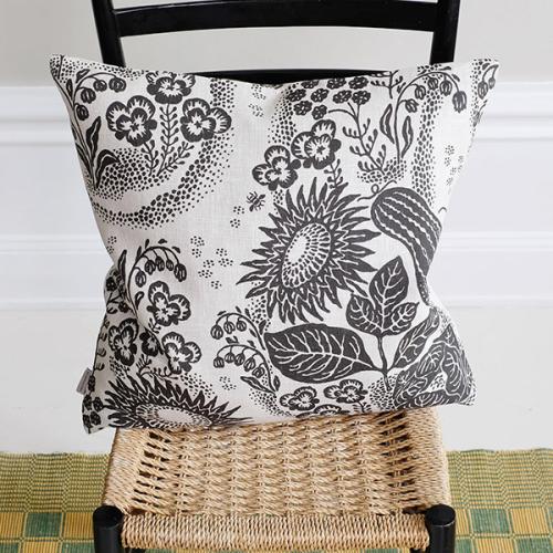 ＜リトルファント＞クッション(中材込) 50×50cm Septemberブラック