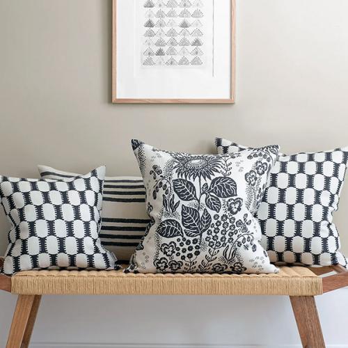 ＜リトルファント＞クッション(中材込) 50×50cm Septemberブラック