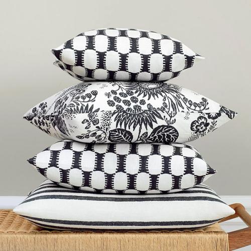 ＜リトルファント＞クッション(中材込) 50×50cm Septemberブラック