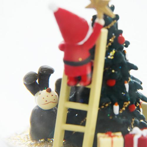 ＜Nordika Nisse＞ノルディカニッセ スノードーム 飾りつけをするサンタとイヌ