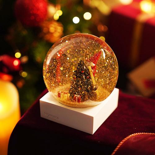 ＜Nordika Nisse＞ノルディカニッセ スノードーム 飾りつけをするサンタとイヌ